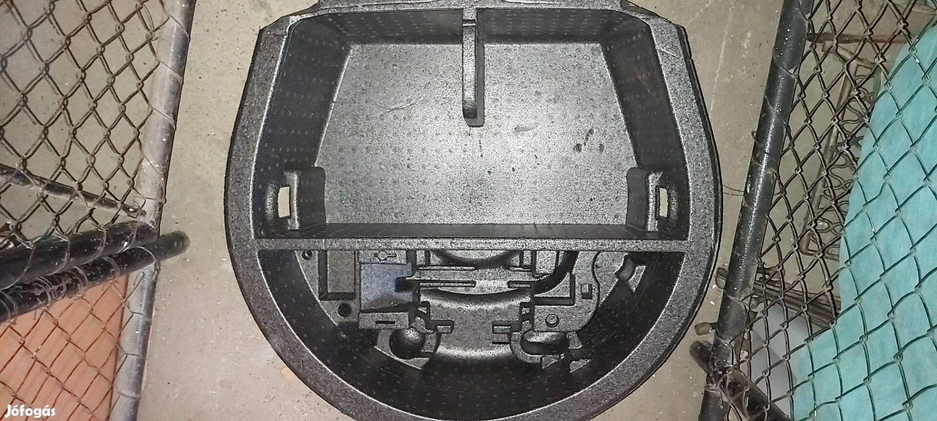 Skoda Superb csomagtér tálca