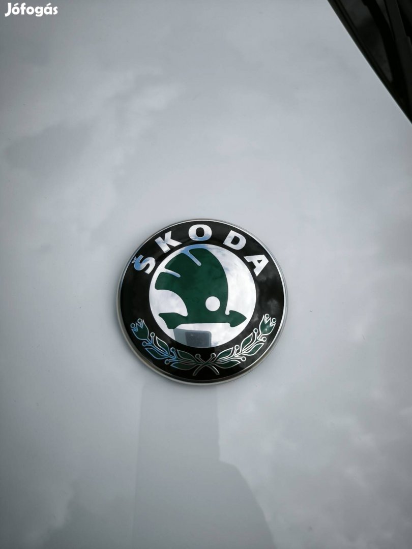 Skoda Superb embléma 