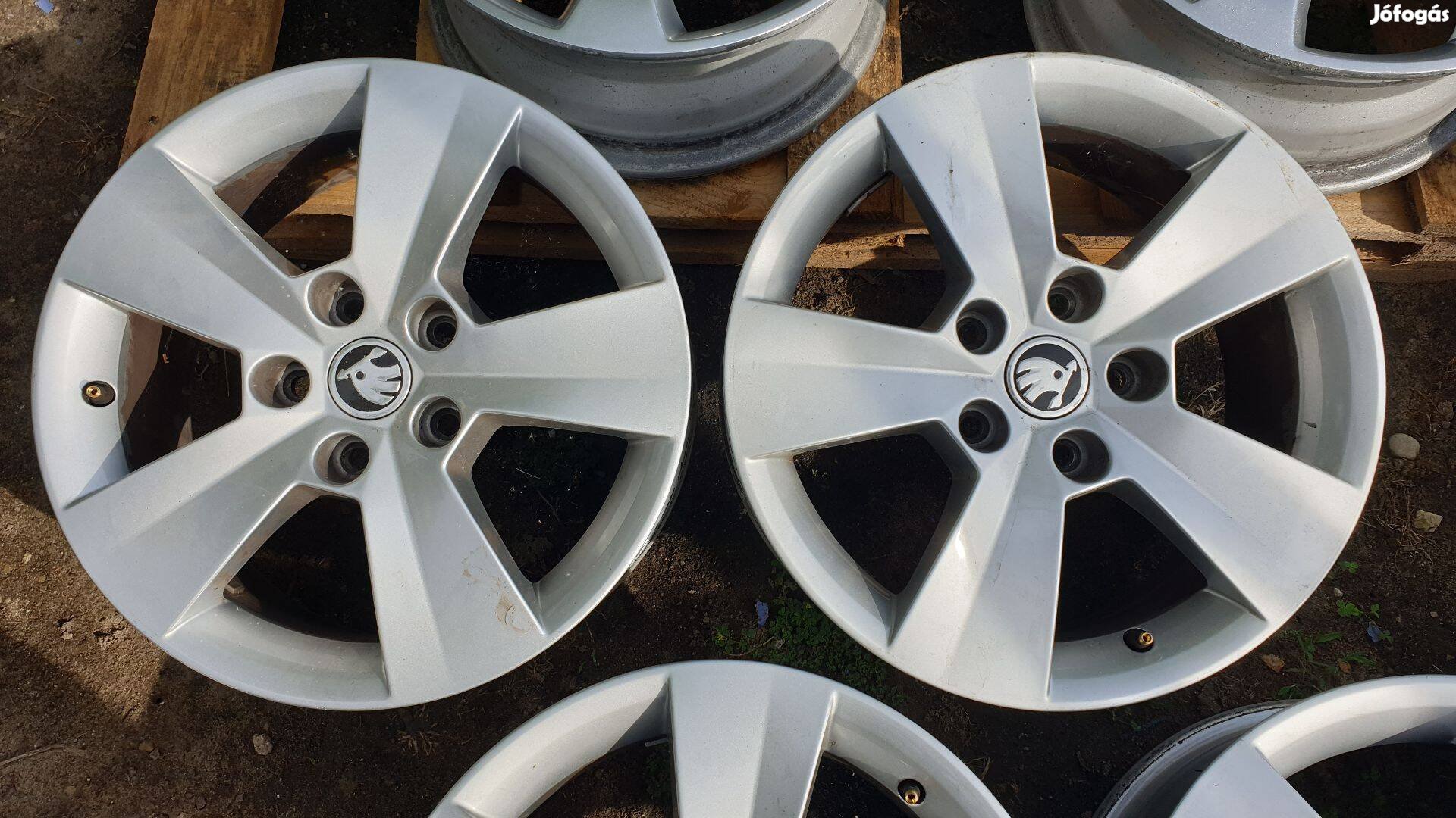Skoda Superb gyári alufelni szett 16" col hibátlan