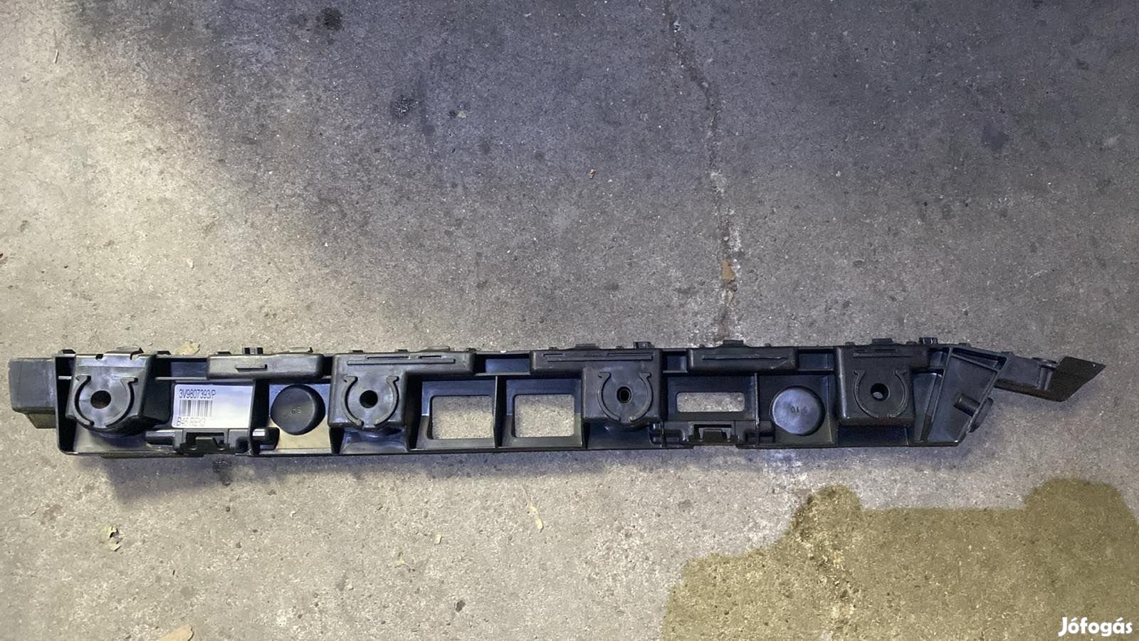 Skoda Superb hátsó lökhárító konzol 3V9807393 eladó
