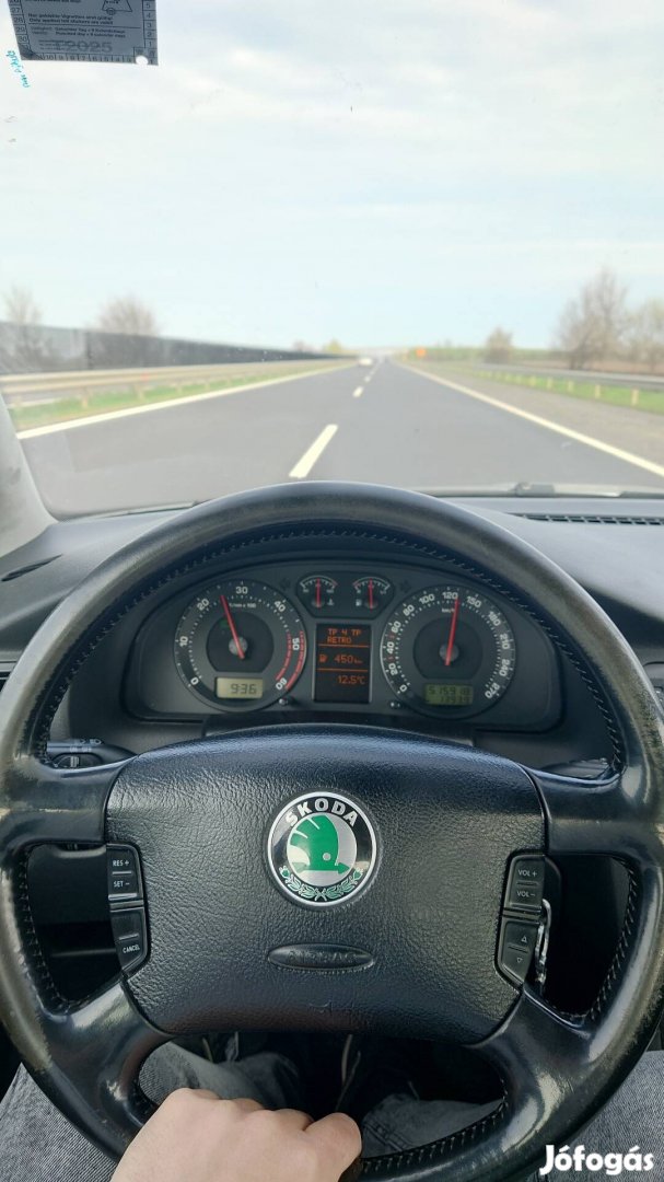 Skoda Superb kormány 