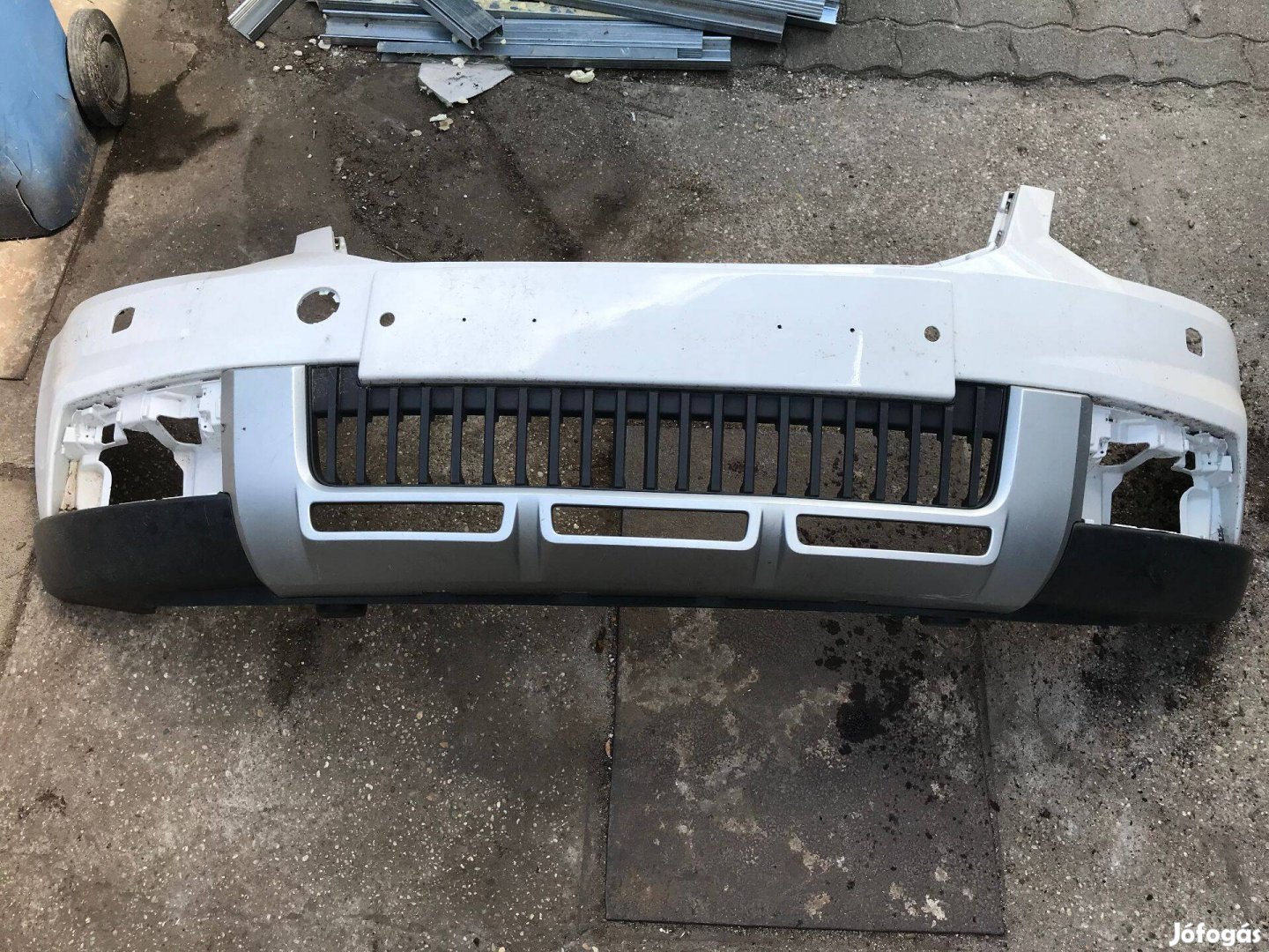 Skoda Yeti Outdoor első lökhárító 5L0 807 221 F