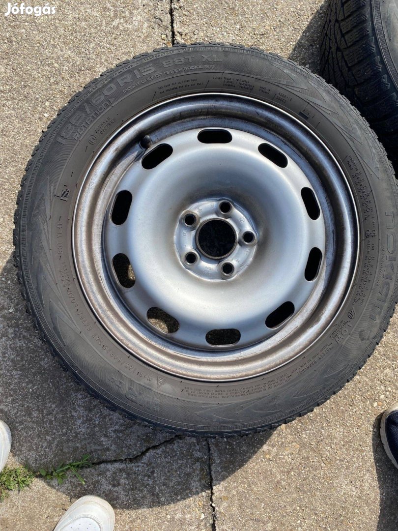 Skoda / VW 15" acélfelni, 185/60/15 téli gumikkal
