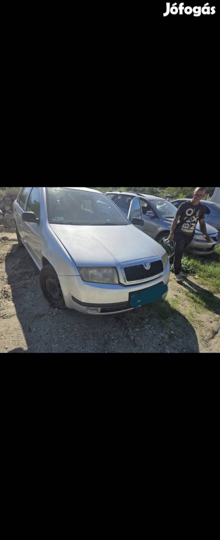 Skoda fábia  1.2 bontott alkatrészei. 