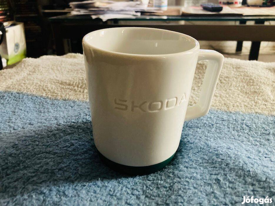 Skoda fehér porcelán bögre