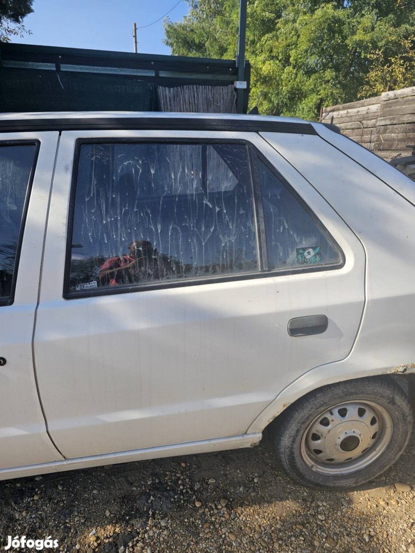 Skoda felicia fehér bal hátsó ajtó 10000