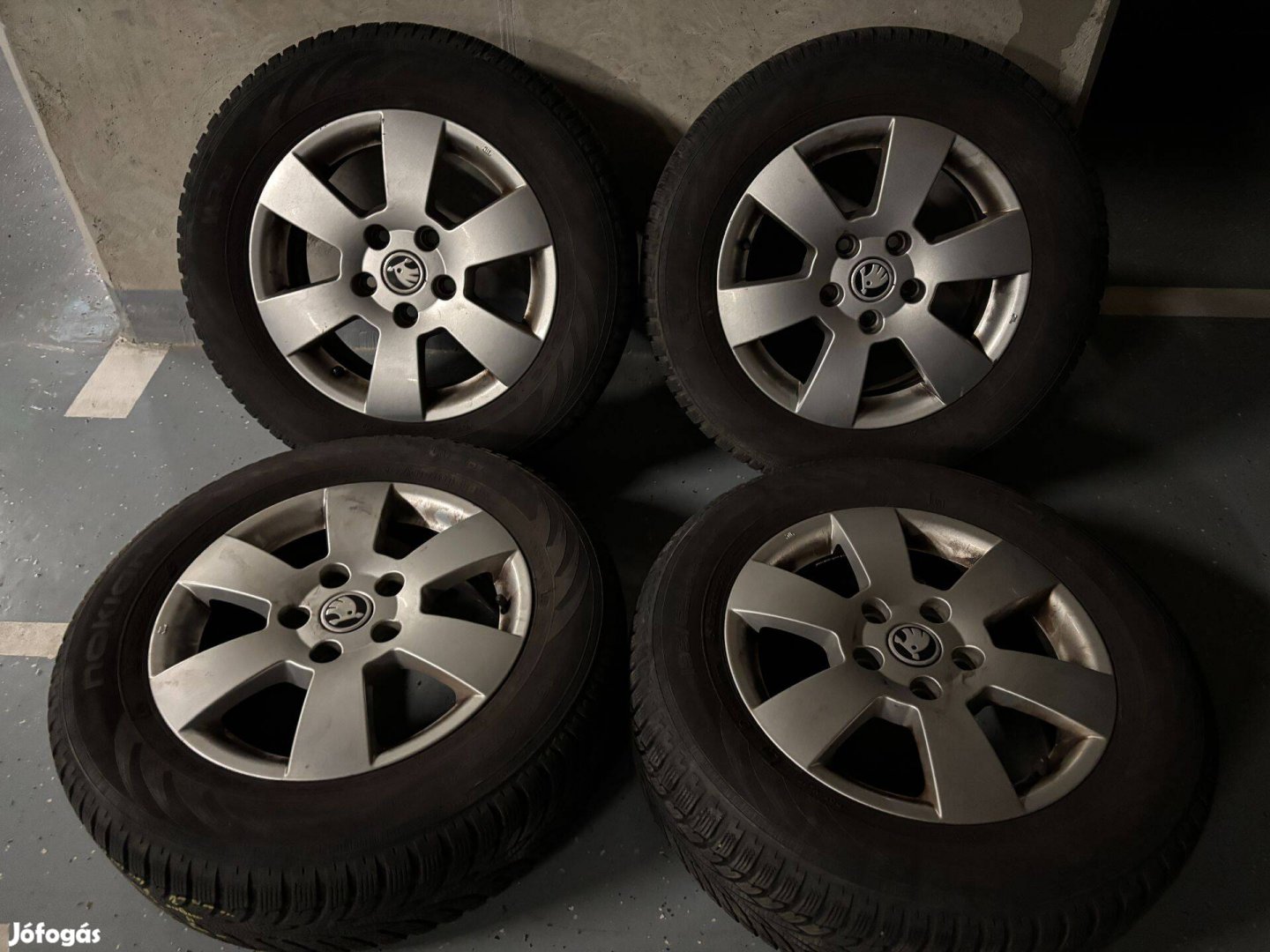 Skoda gyári 15" alufelni Nokian téli gumikkal