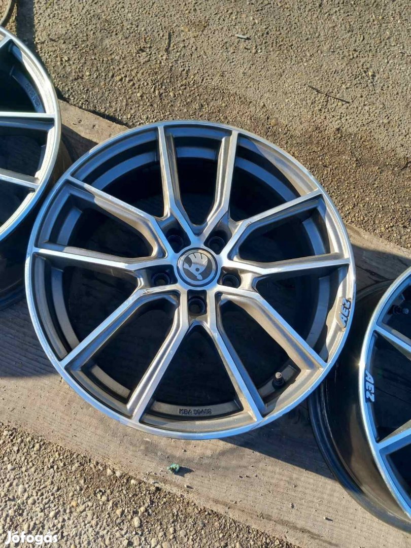 Skoda gyári 17" alufelni garnitúra 5x112