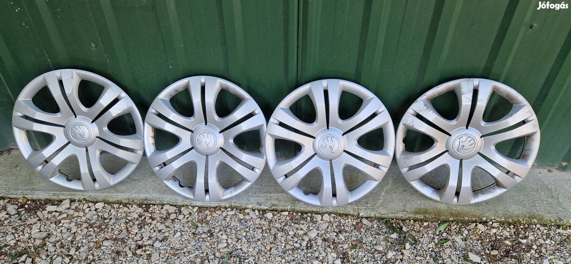 Skoda gyári  disztárcsa. 15"