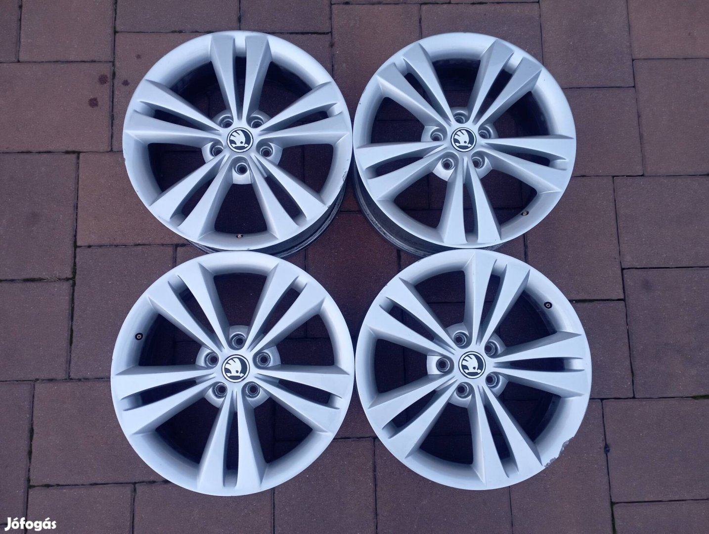 Skoda gyári alufelni felni 18 coll 