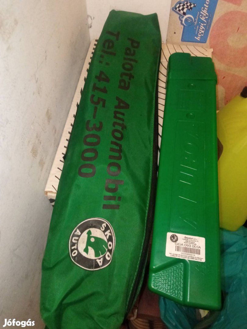 Skoda gyári elakadásjelző háromszög 