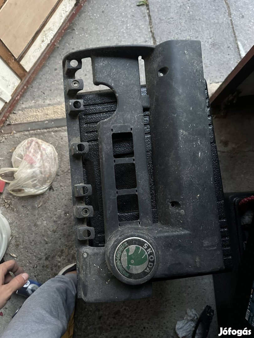 Skoda motorburkolat