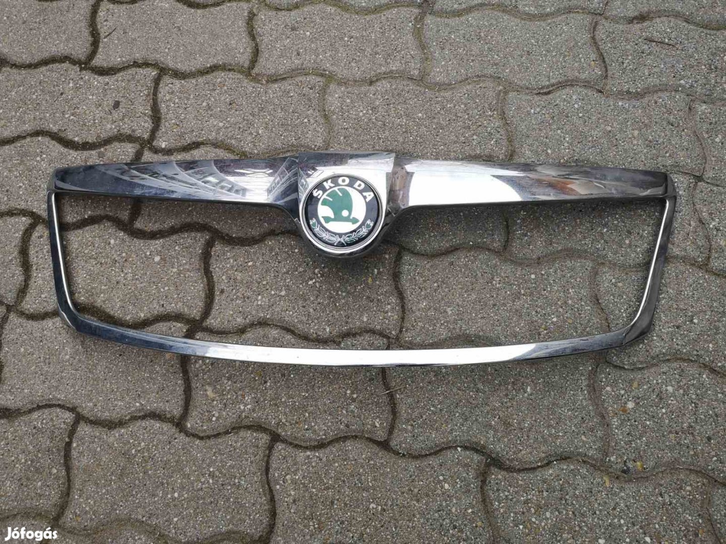Skoda octavia 2 díszrács króm keret 1Z0853661A eladó