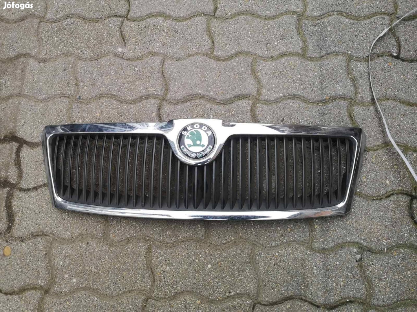 Skoda octavia 2 díszrács krómmal emblémával