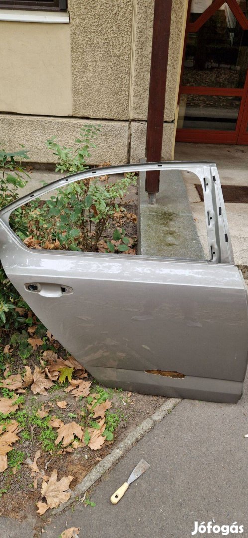 Skoda octavia 3as jobb hátsó ajtó(üres)