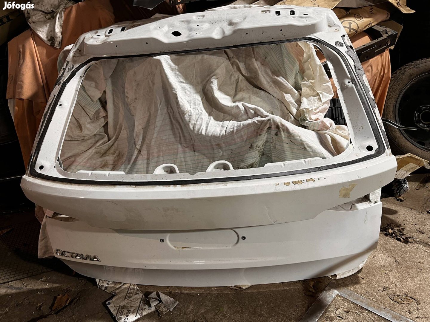 Skoda octavia 4 kombi csomagtér ajtó