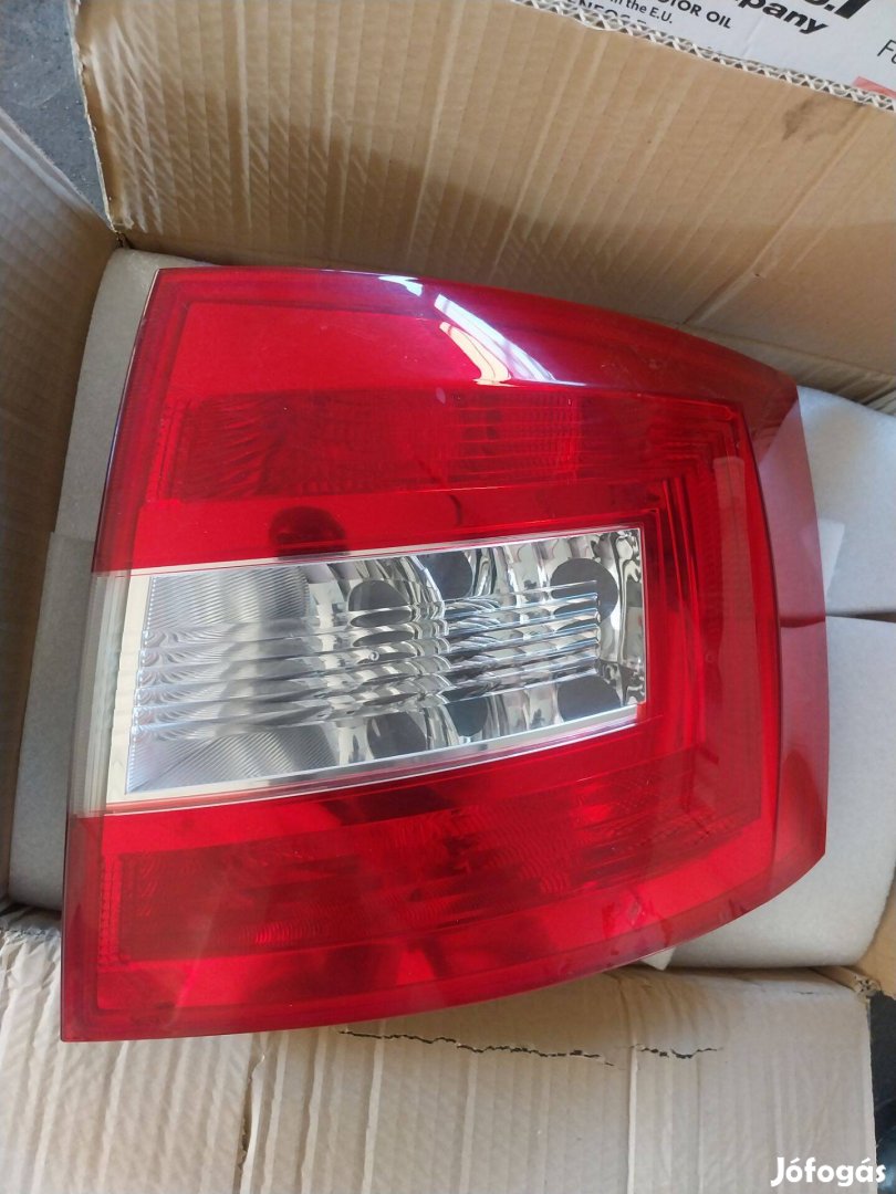 Skoda rapid spaceback jobb hátsó lámpa