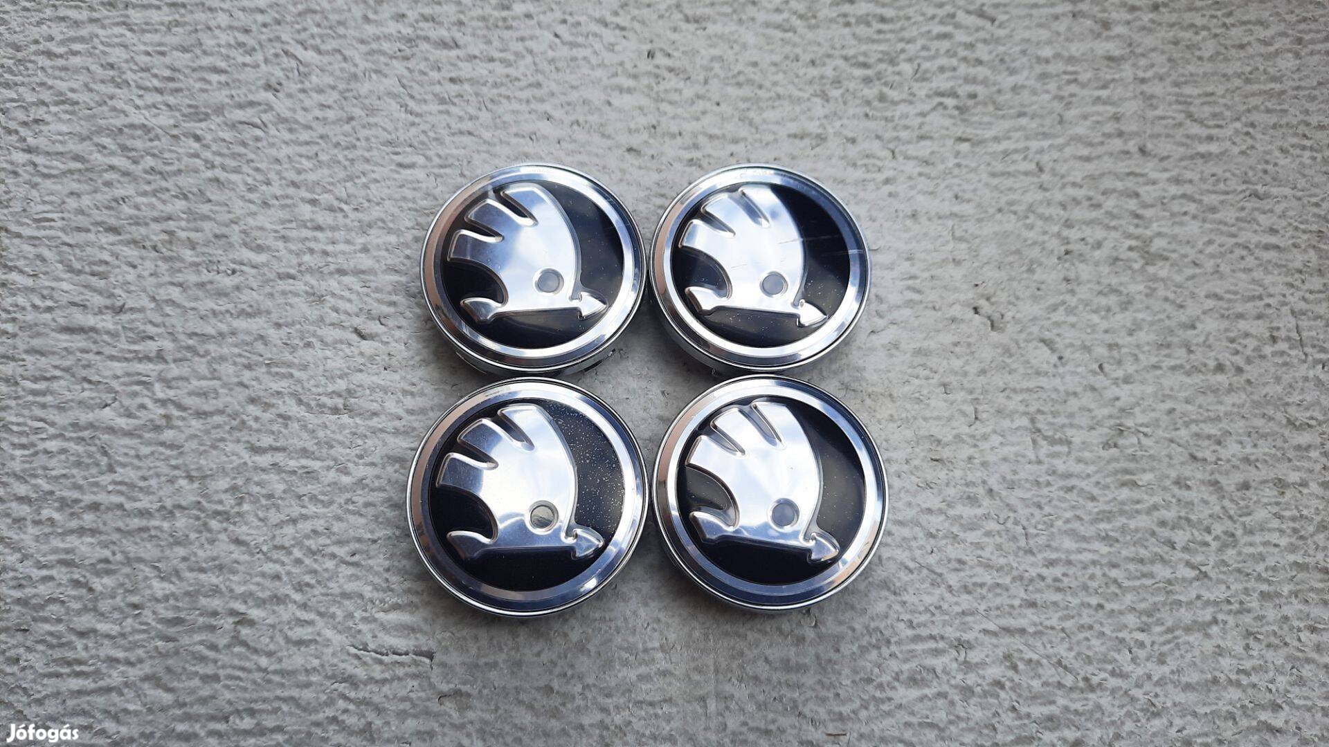 Skoda új felni díszkupak közép felnikupak kerékagy kupak 56mm
