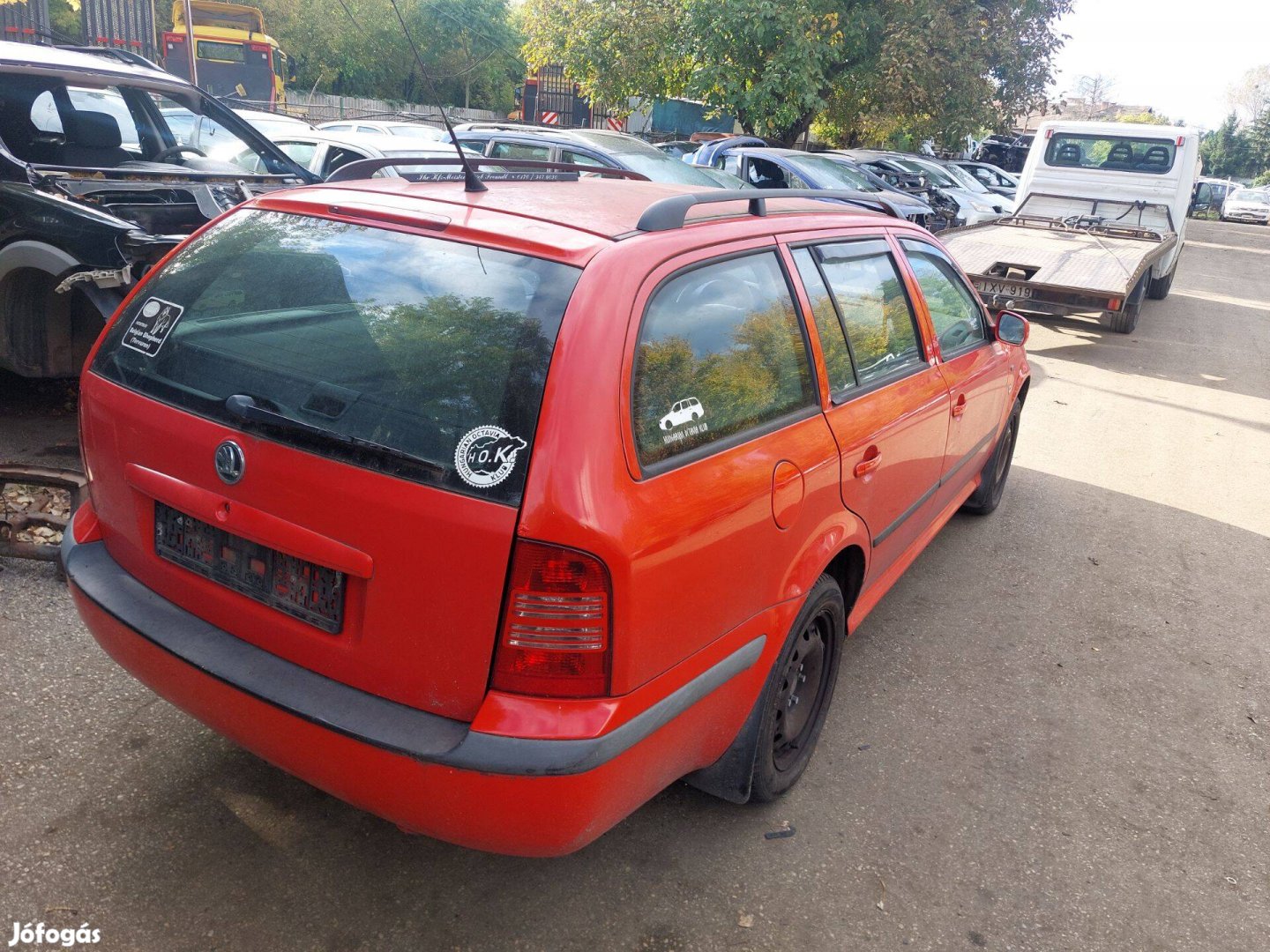 Skodas Oktavia kombi 1/2 karosszéria elemei piros 8180