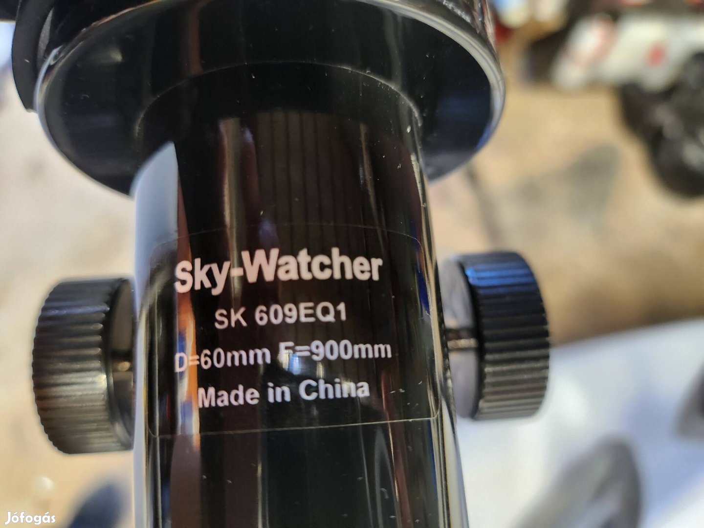 Sky-watcher refraktor.
