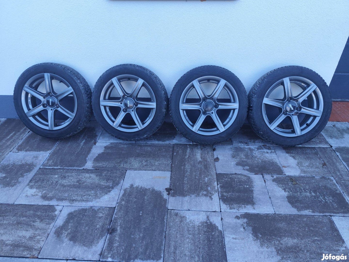 Smartra való 1000 km-ert használt gumi garnitúra alufelnivel