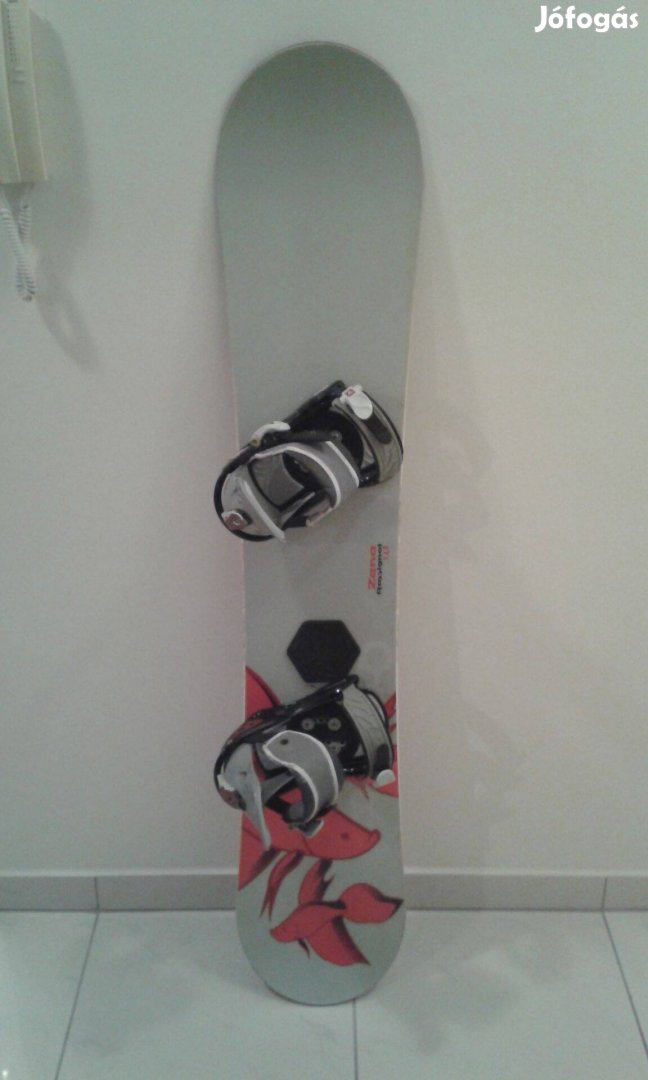 Snowboard deszka Rossignol 143-cm kötéssel