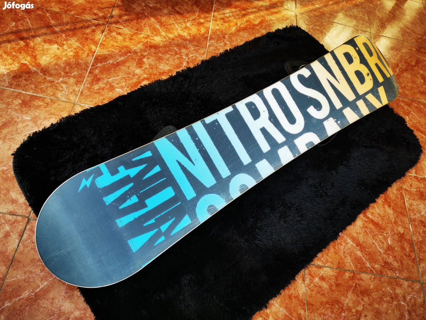 Snowboard eladó - Nitro Magnum - 160cm -