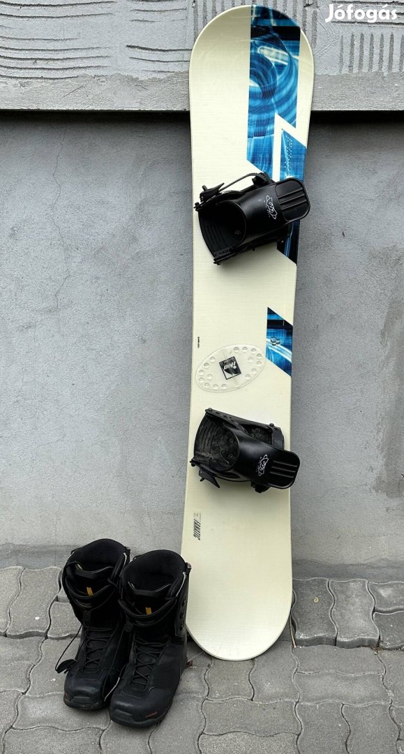 Snowboard kötéssel csizma