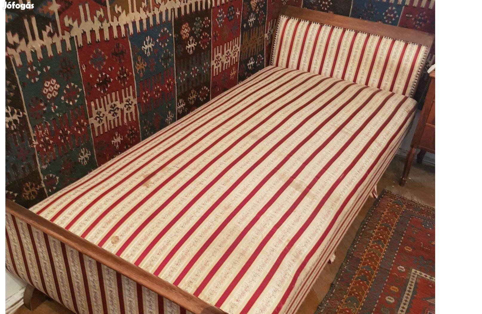 Sofa antik lantágy