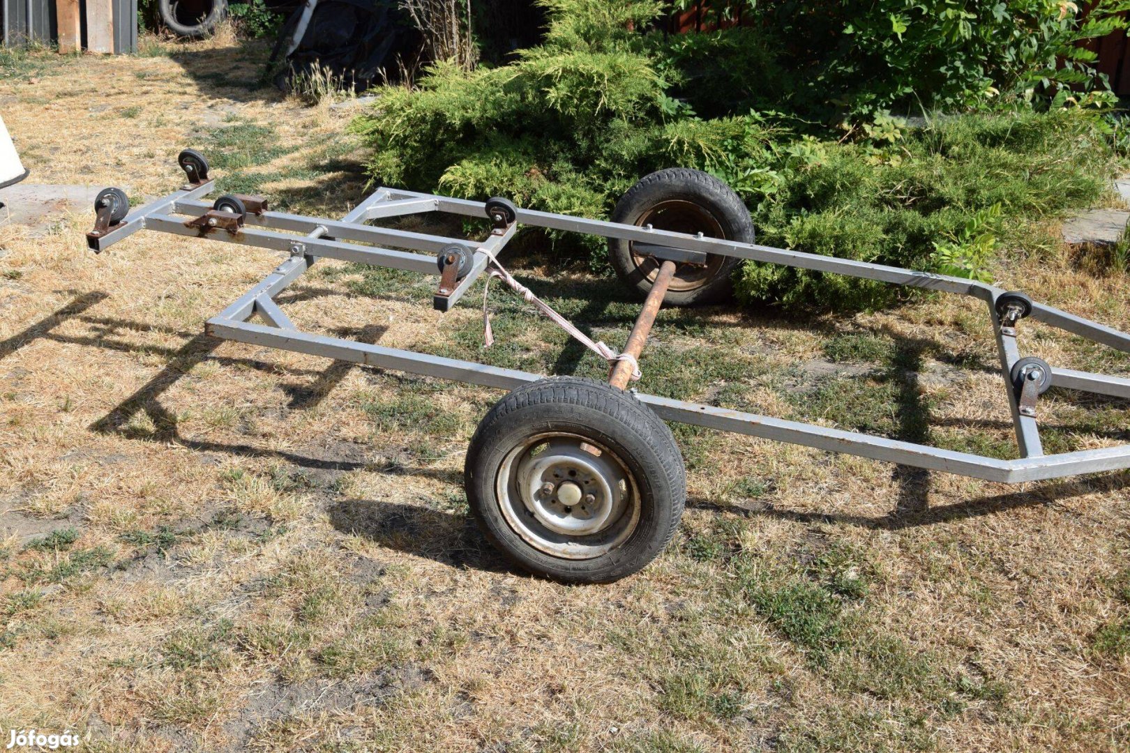 Sójakocsi, csónakutánfutó csak vízpartra