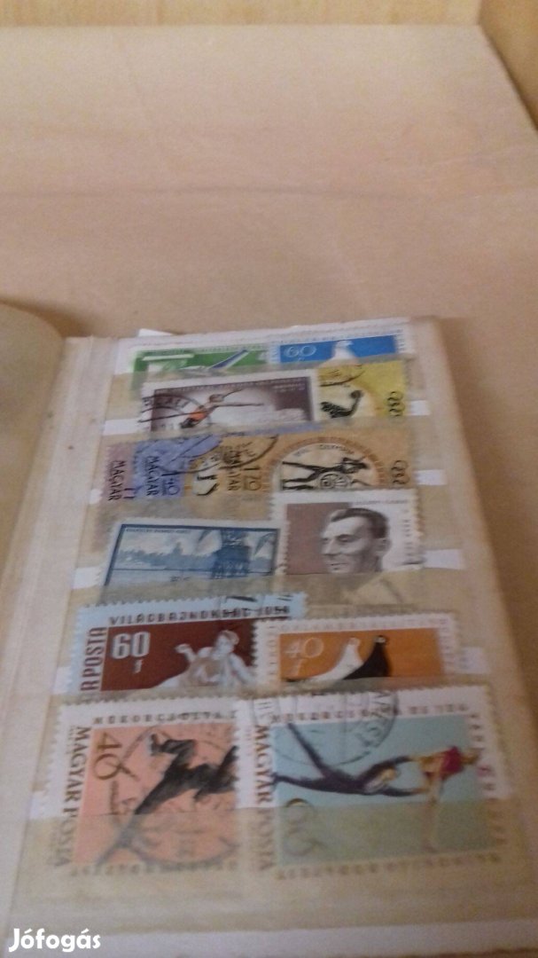 Sok régi bélyegek bőr albumban a 70-es évekből kb 150db