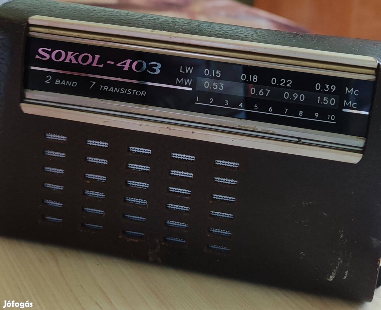 Sokol 403-as retró kisrádió, barna bőrtokban 2.500.-Ft-ért