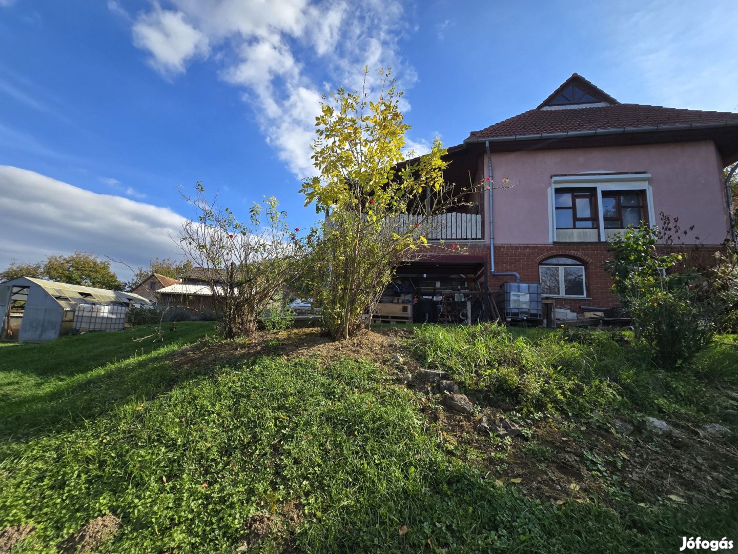 Sokoldalú családi ház Tófejen otthon, vállalkozás,