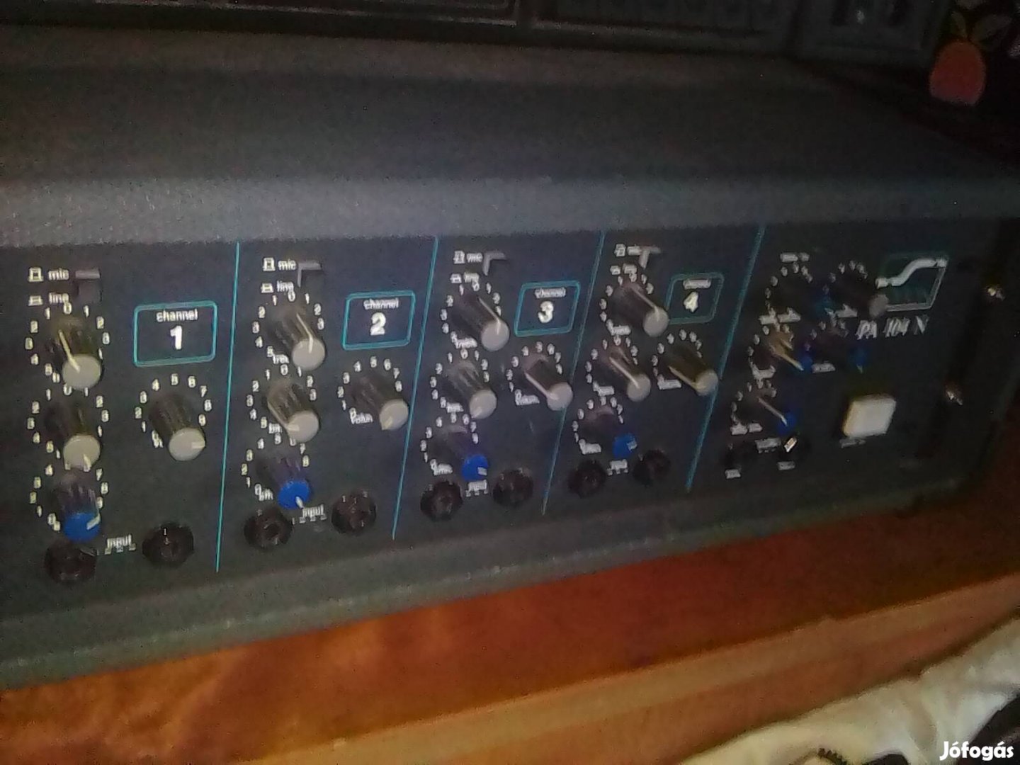 Solton PA -104 N zenekari keverő erősítő 100/150W/4-8 OHM.