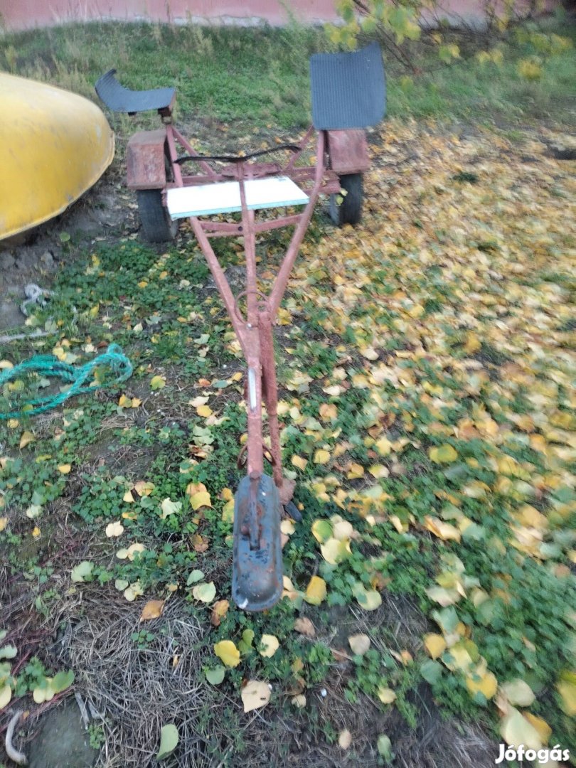 Sólyakocsi rendszám nélkül