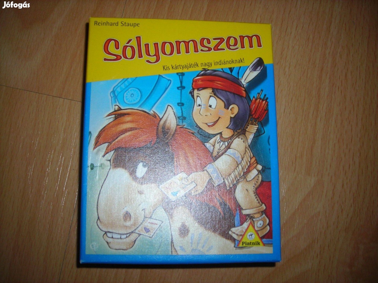Sólyomszem szórakoztató játék kártyajáték