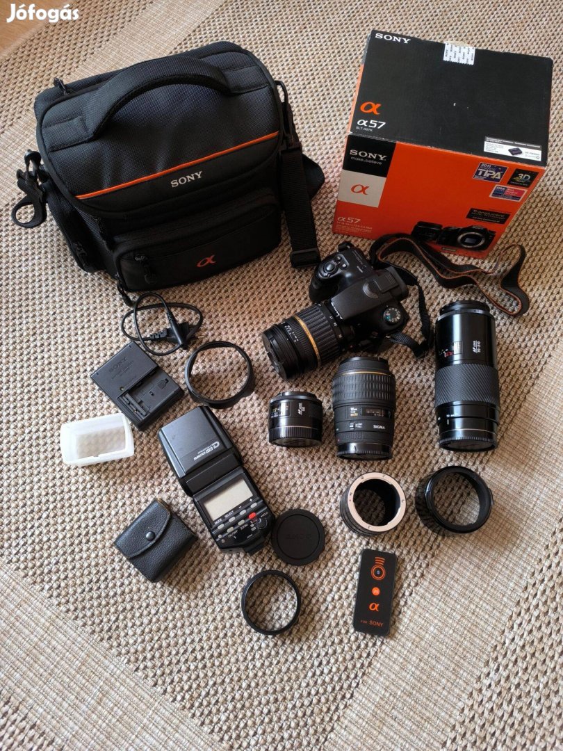 Sony Alpha A57 szett obejktívek, vaku, táska