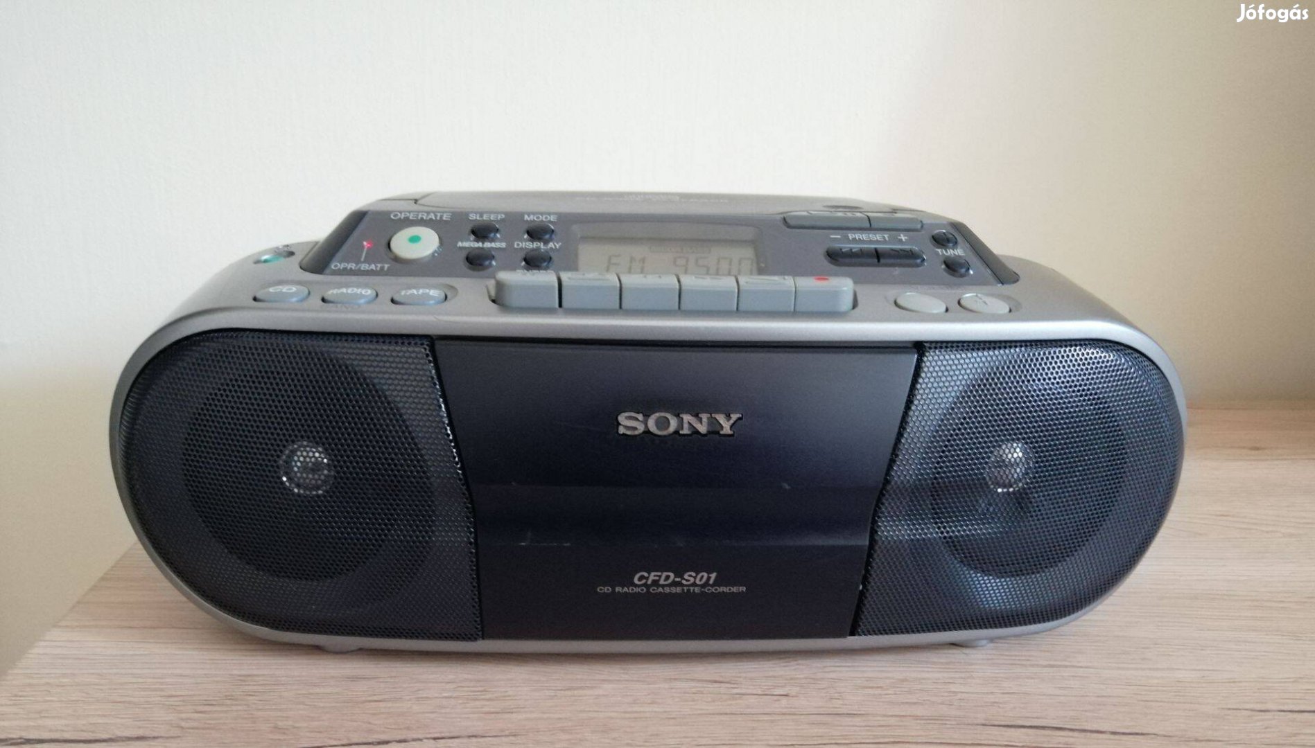 Sony CD-s kazettás rádiós magnó