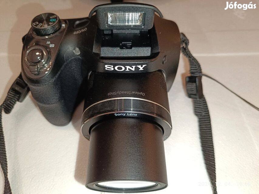 Sony DSC-H300 fényképezőgép tartozékokkal