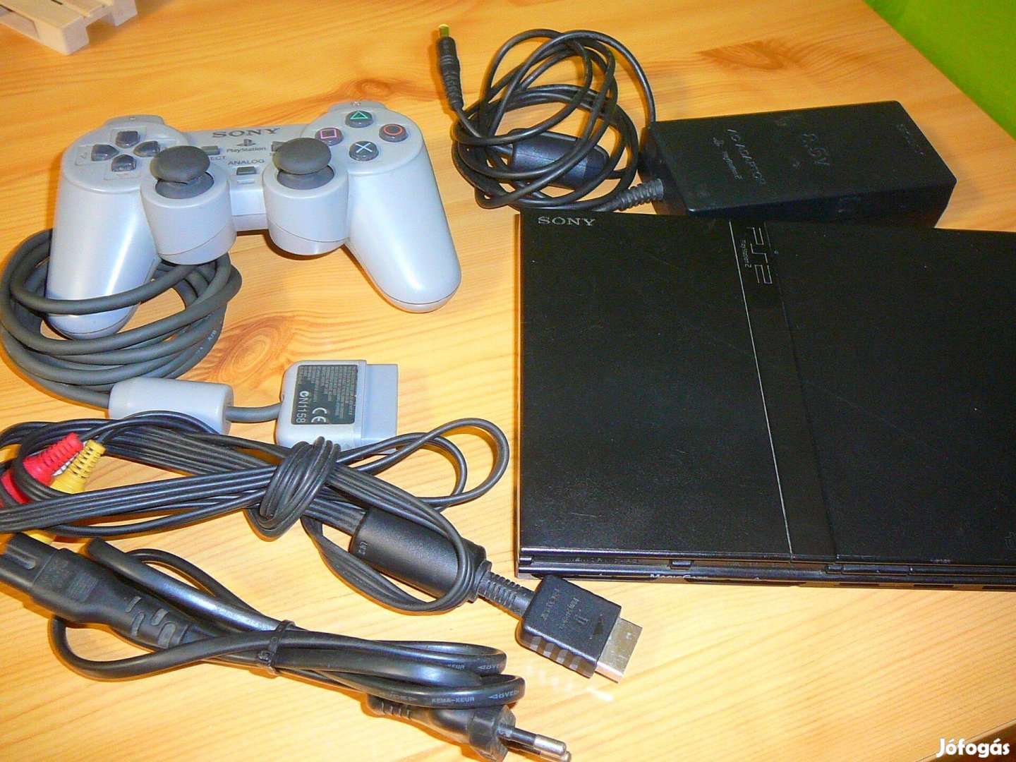 Sony PS2 slim játékkonzol tartozékaival+ 1 játék