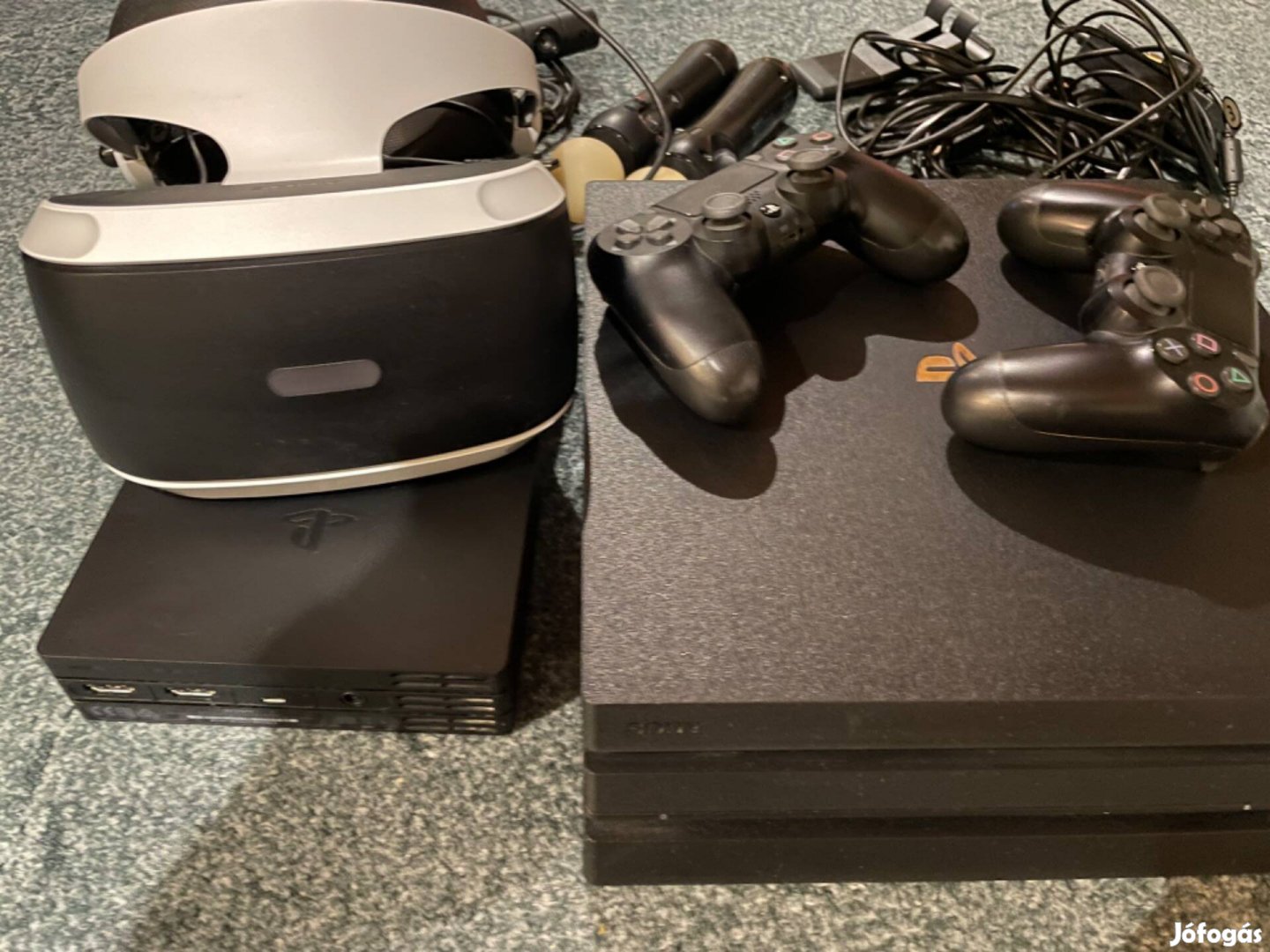 Sony PS4 1TB, 2 kontroller, VR szett