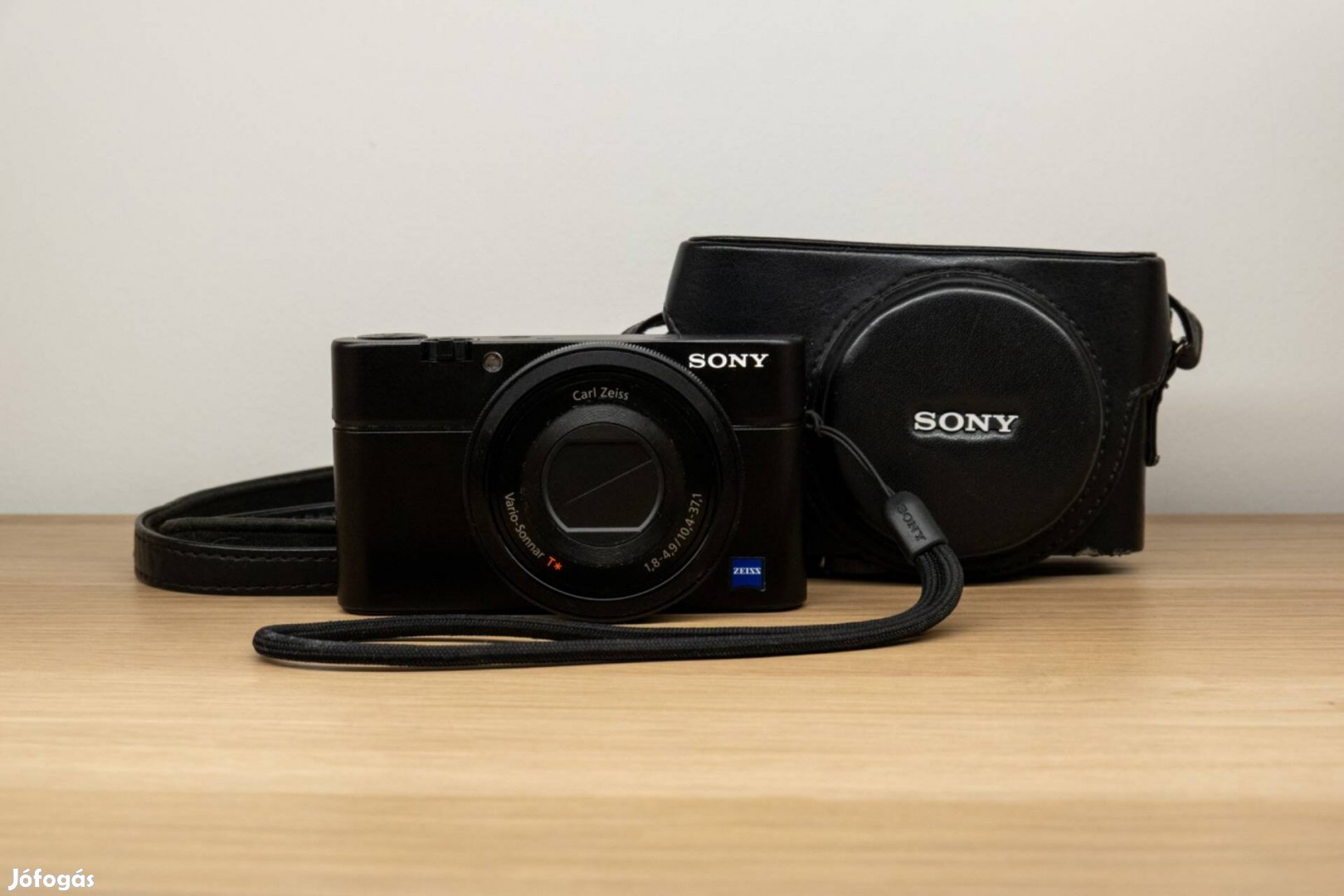 Sony RX100 prémium kompakt fényképezőgép + LCJ-Rxa tok