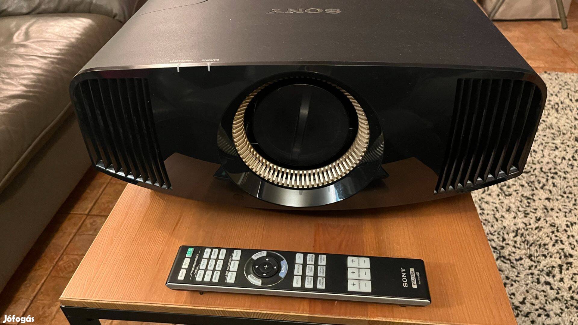 Sony VLP-VW590Es 4k projector 1800 lumen kalibrált