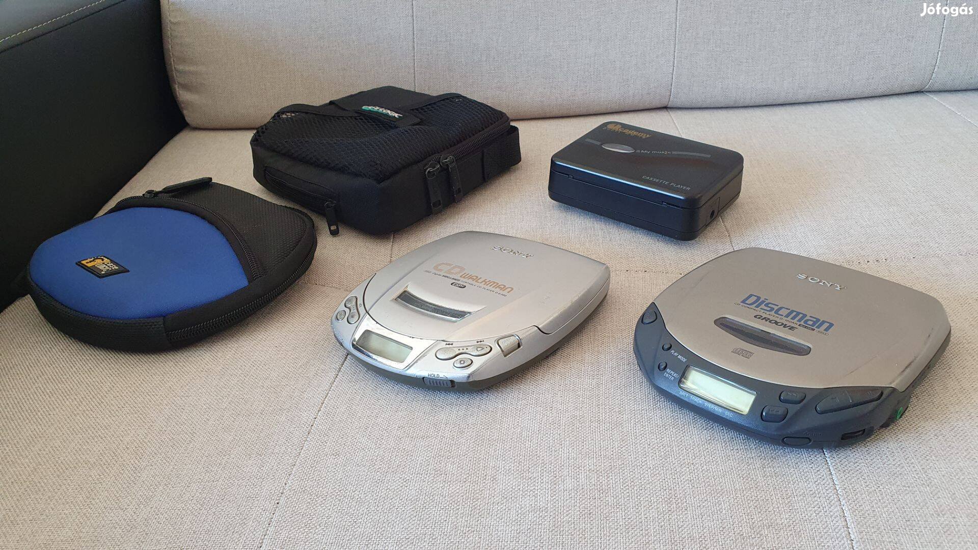 Sony discman (2 db), Academy walkman, Case Logic cd-tartó