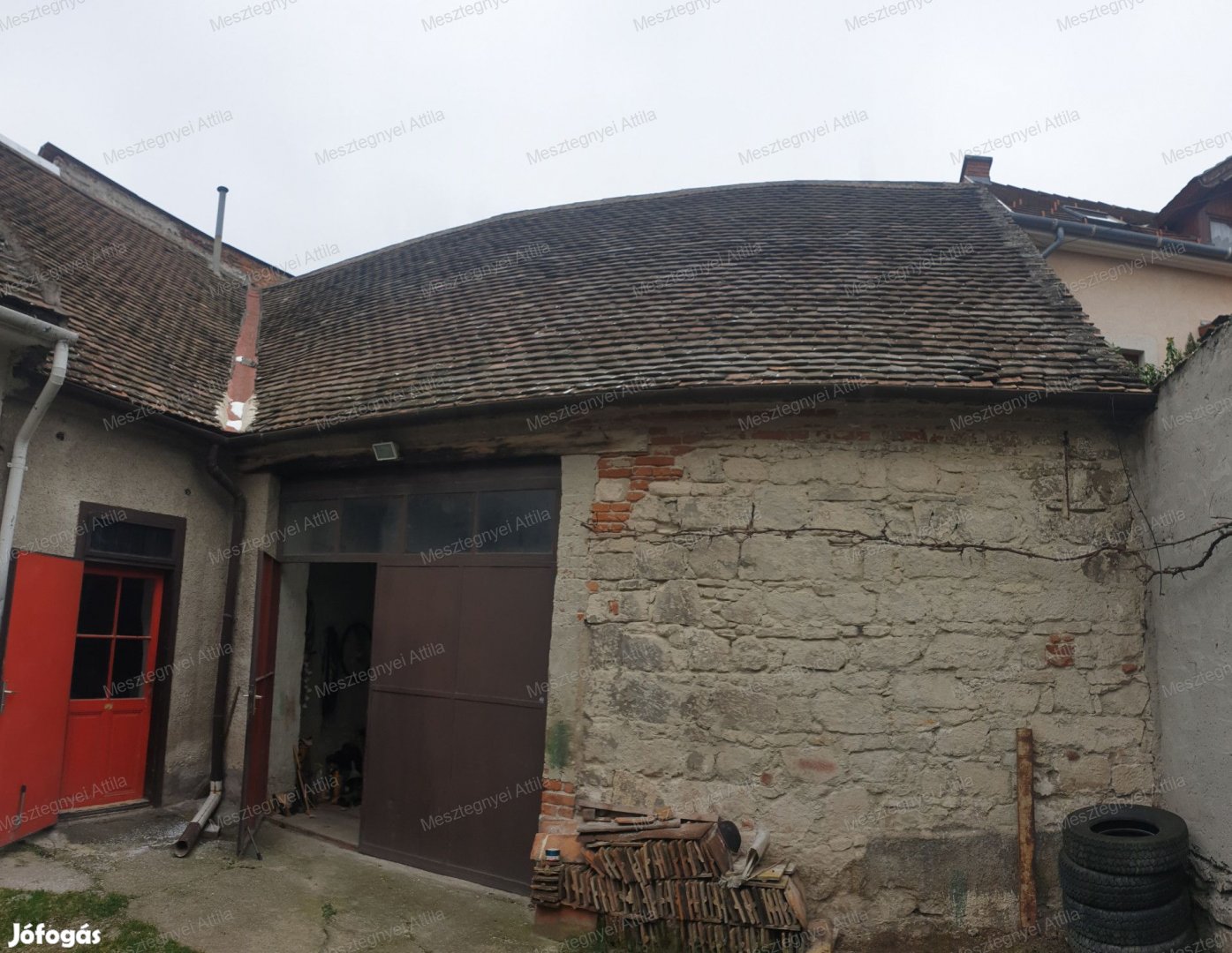 Sopron belvárosában ELADÓ garázsnak, műhelynek vagy