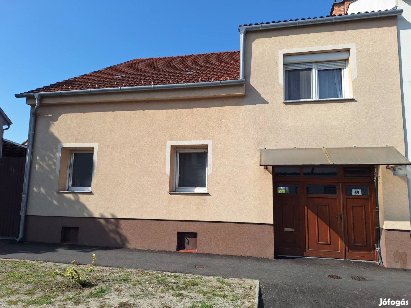 Sopronban, belvárosban 2 szintes lakóház, ideális telekkel