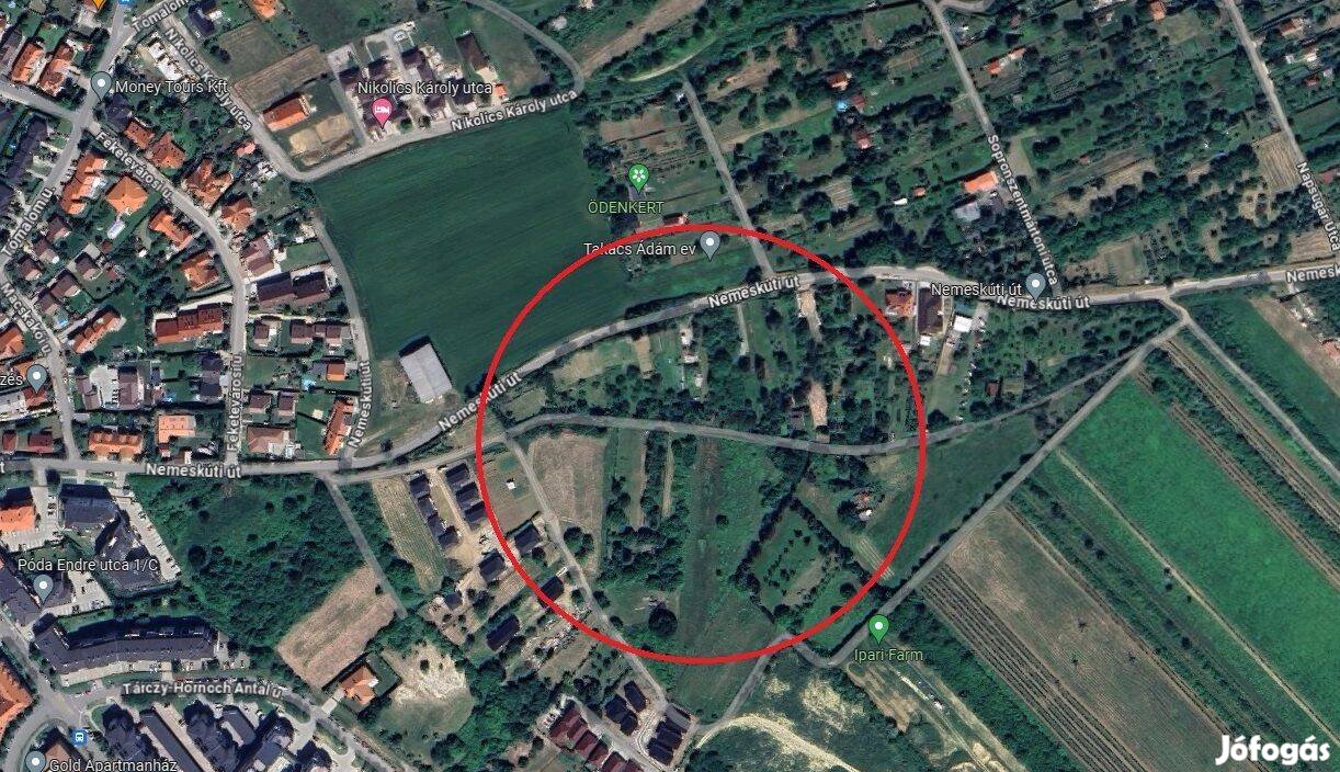 Sopronban a Nemeskúti út elején, belterületi, lakóövezeti telek eladó