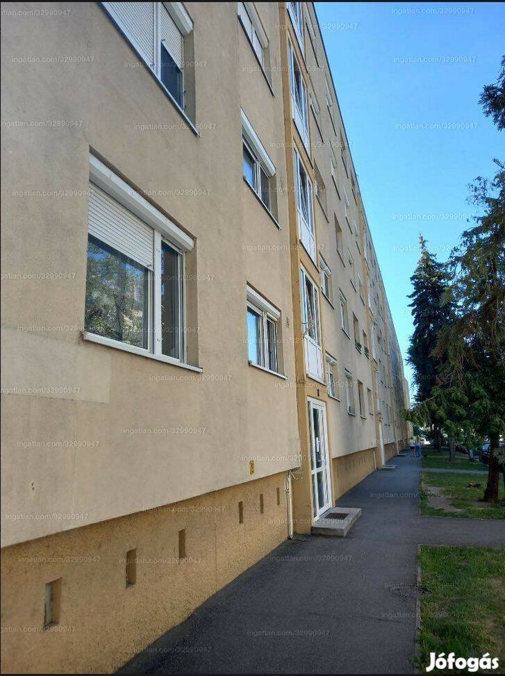 Sopronban belváros közeli felújított 4. emeleti lakás kiadó