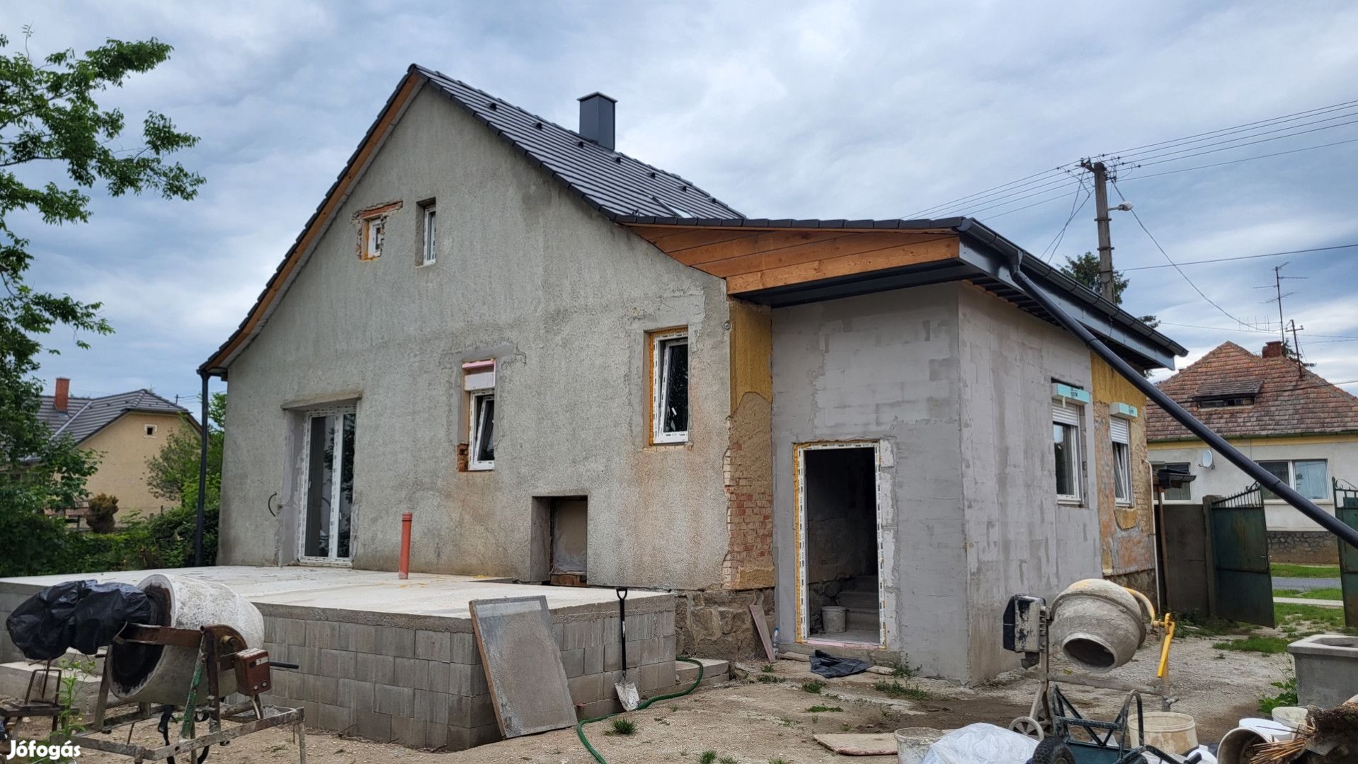 Sopronhorpácson  felújítás alatt lévő családi ház eladó.