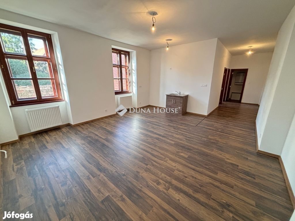 Soproni 59 nm-es lakás eladó